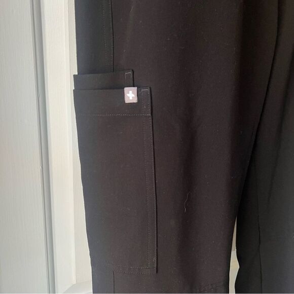 FIGS Axim 2.0 Cargo Black Pants Trousers - Picture 2 of 5